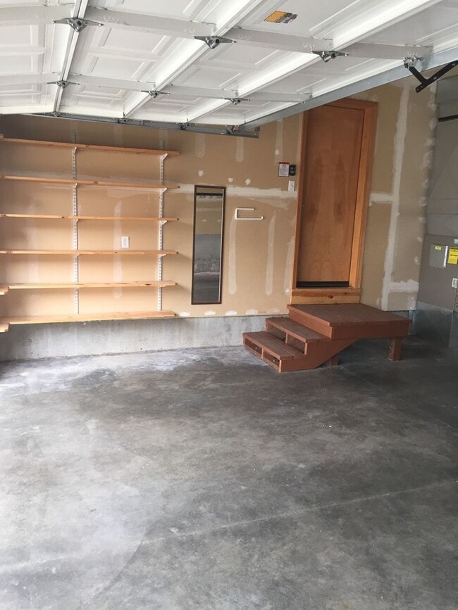Building Photo - ***PENDING APPLICATION*** Lovely 3 Bedroom...