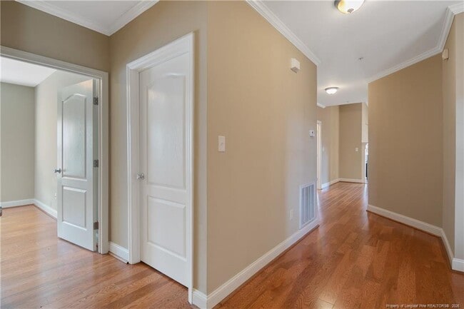 Building Photo - 1611 Bluffside Dr