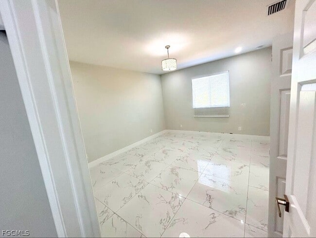 Building Photo - 398 Pennfield Ave