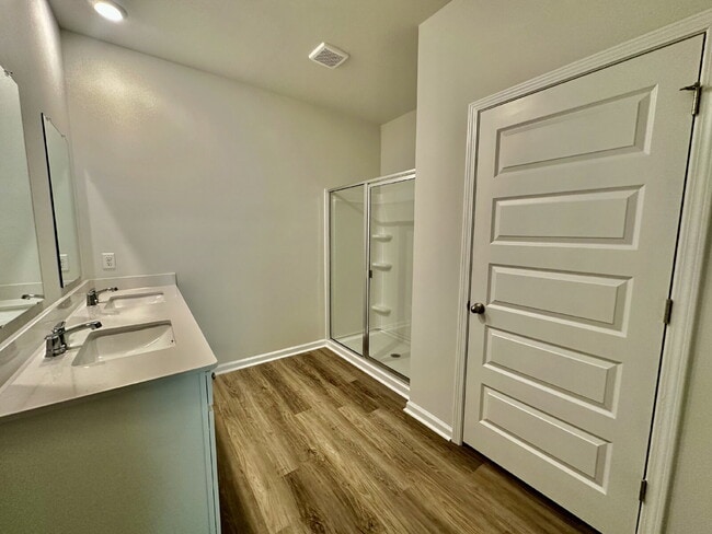 Building Photo - Three Bedroom Single Level Home in the Retreat at East Argent!