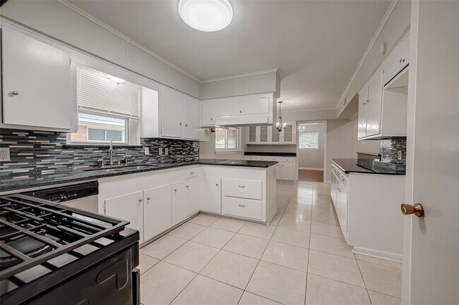 Building Photo - 4115 Mischire Dr