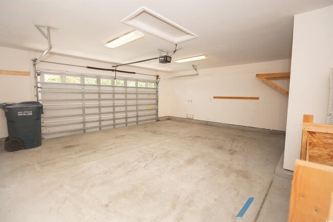Building Photo - 2424 Hayseed Way