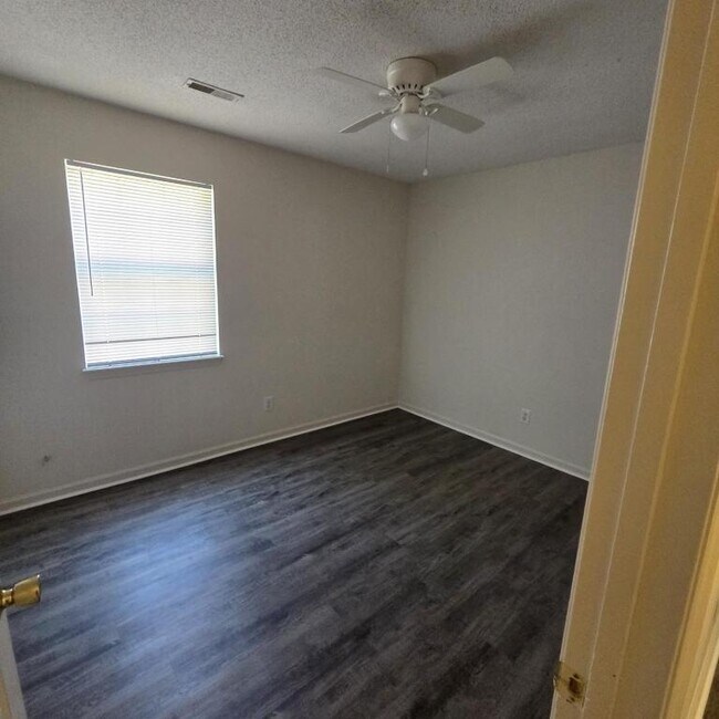 Building Photo - 1214 Peyton Cir