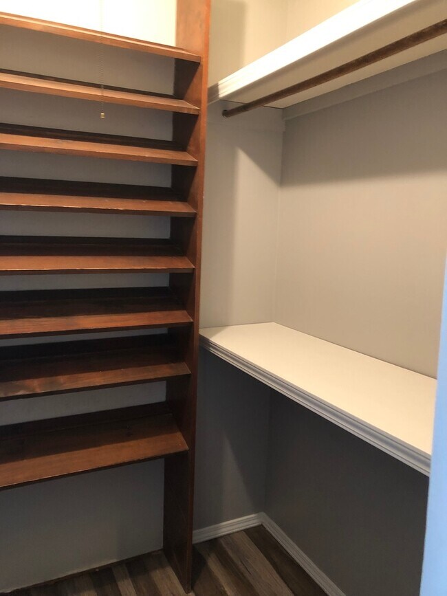 Building Photo - Beautiful  4 bedroom Remodeled Home in Ravenwood  Springfield MO