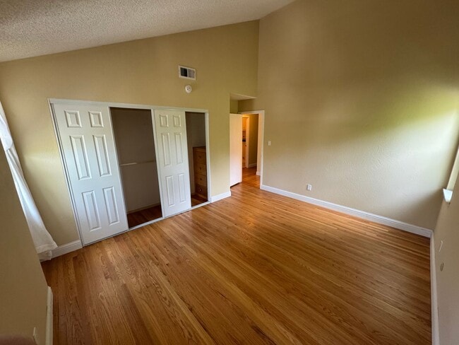Building Photo - 642 Commons Dr
