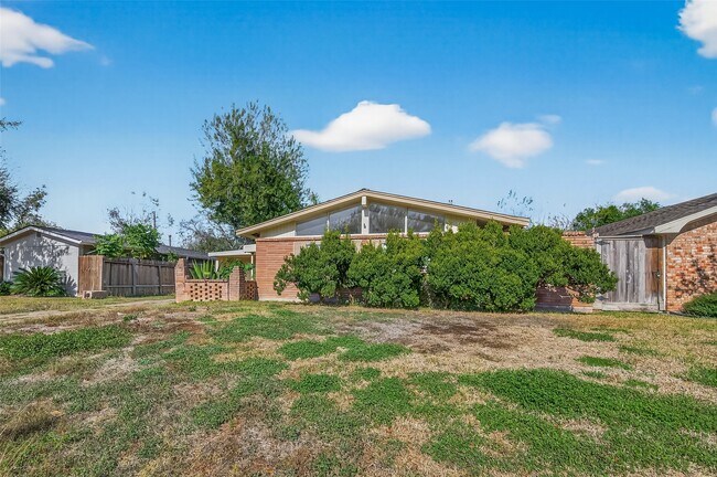 Building Photo - 6426 Mobud Dr