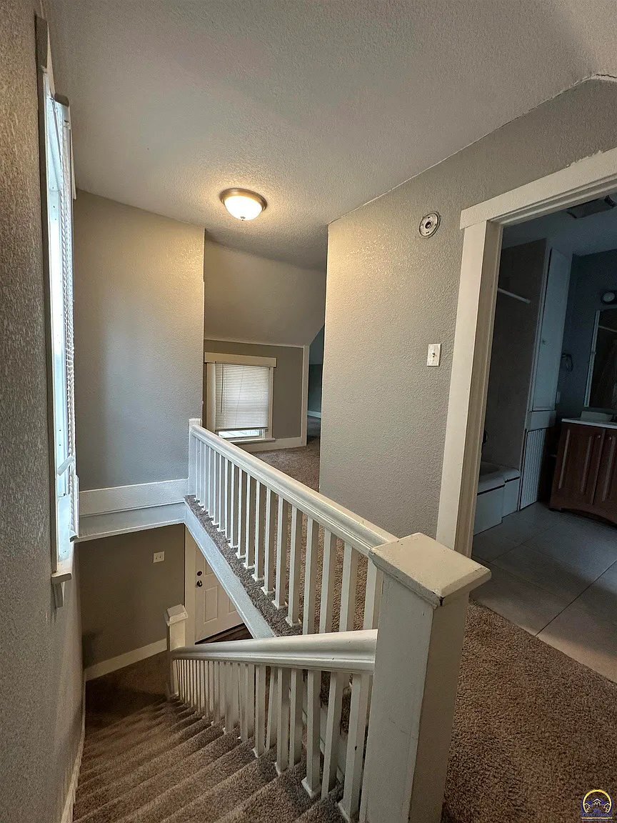 Building Photo - 3839 SW Sena Dr