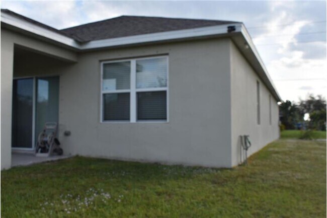 Building Photo - 107 SW Glenwood Dr