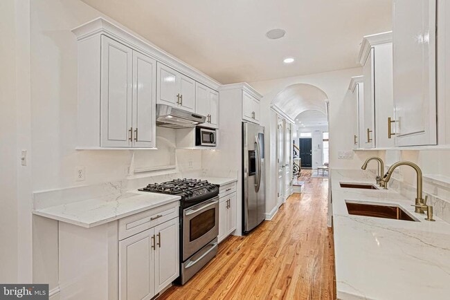 Primary Photo - 427 S Eden St