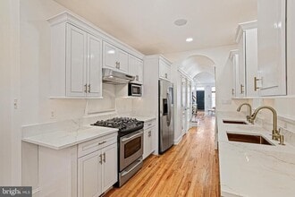 Building Photo - 427 S Eden St