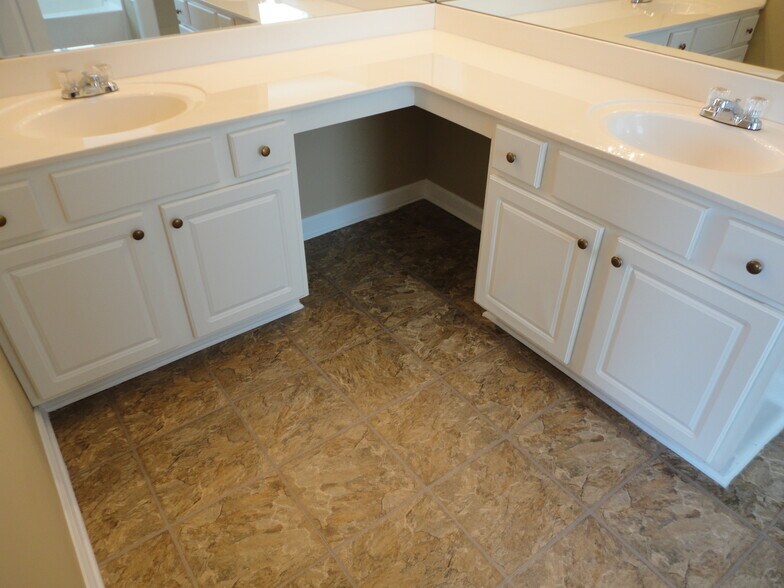 Building Photo - 3206 Claybrooke Dr NE