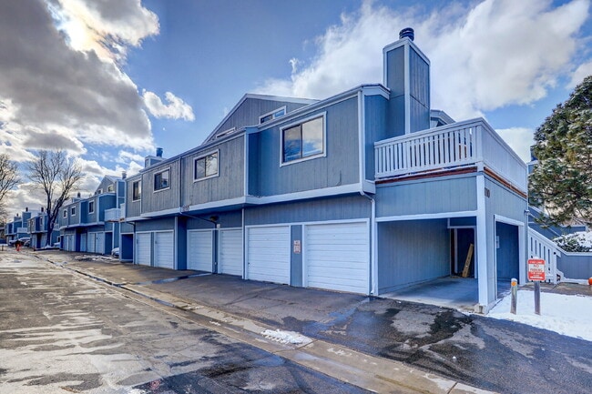 Building Photo - $1,790.95, 2-bed, 2-bath located in Denver