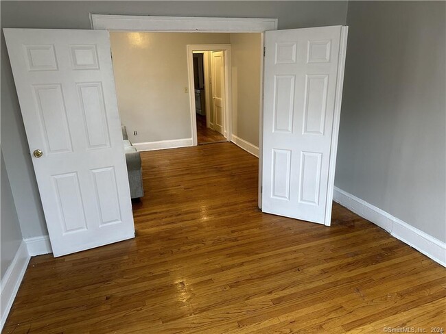 Building Photo - 447 Barbour St