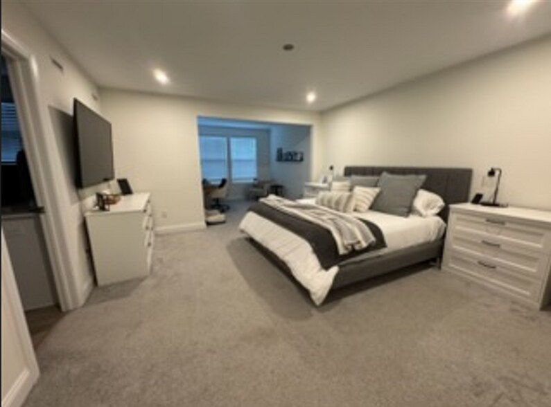 Building Photo - 27845 Birchwood Ct