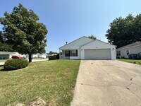 Building Photo - 1306 Cresent St
