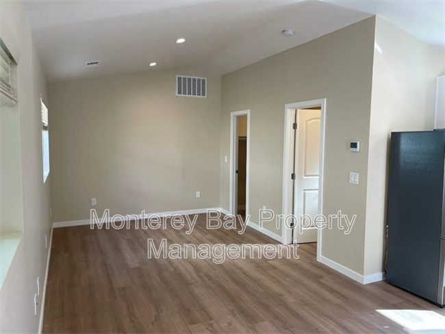 Building Photo - 154 Carmel Ave