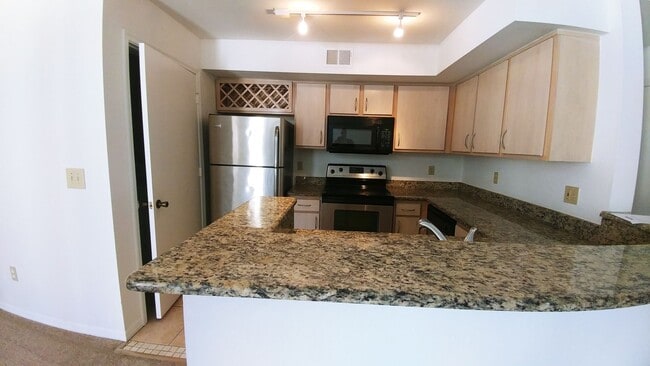 Building Photo - 7330 Westpointe Blvd