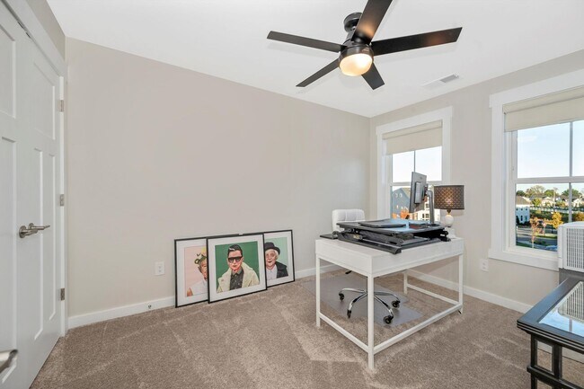 Building Photo - The Enclave At Gambrill View