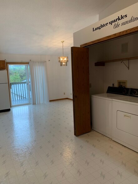 Building Photo - 2167 Sunnyslope Dr