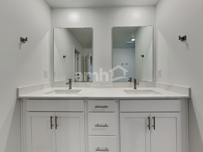 Building Photo - 5245 Turnstone St SE