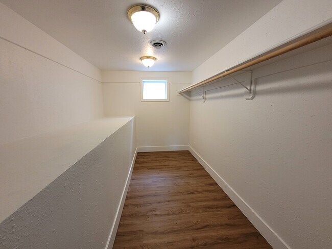 Building Photo - 1574 SE Sherrett Street