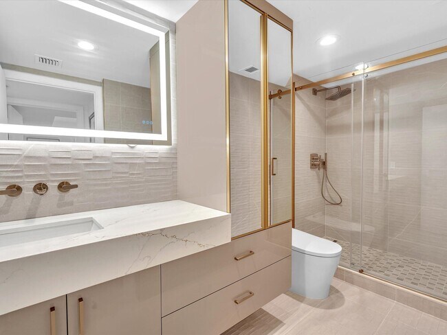 Building Photo - 120 SE 5th Ave