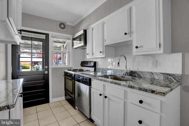 Building Photo - 2857 Plainfield Rd