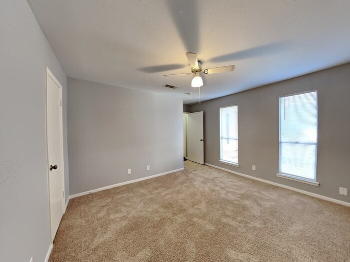 Building Photo - 15727 Cascade Point Dr