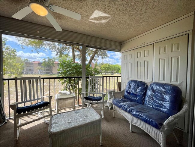 Building Photo - 7340 Lake Cir Dr