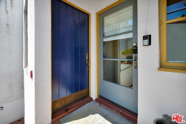Building Photo - 1414 N Harper Ave