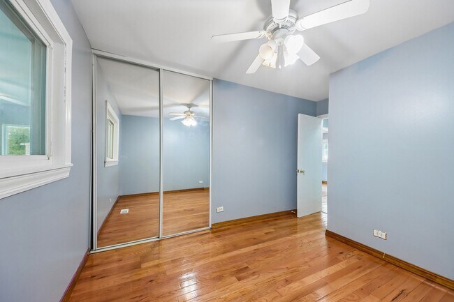 Building Photo - 670 Lakeview Ln
