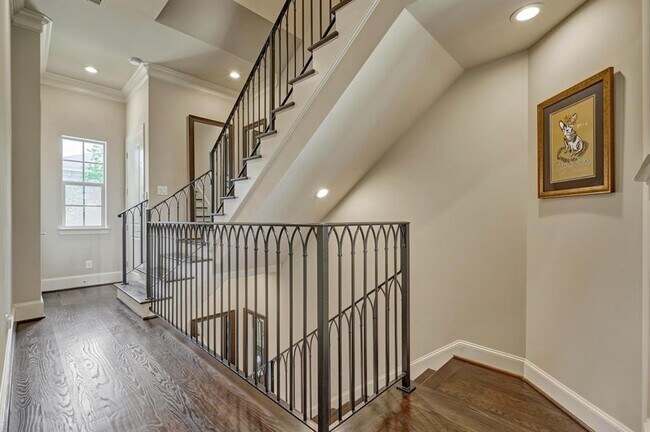Building Photo - 122 Gateway Park Pl
