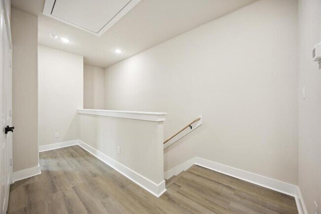 Building Photo - 222 Canino Rd