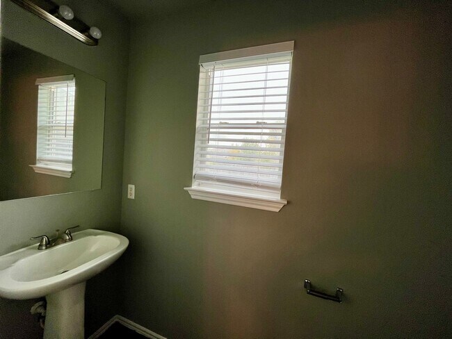 Building Photo - 2825 Deerfern Ln