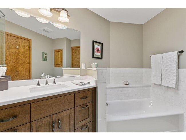 Building Photo - 796 Sunset Dr