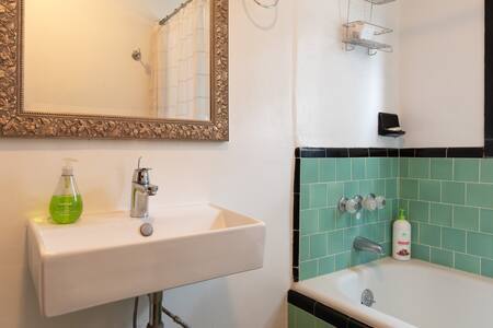 Building Photo - 2756 Locksley Pl