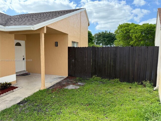 Building Photo - 920 SW 111th Ave