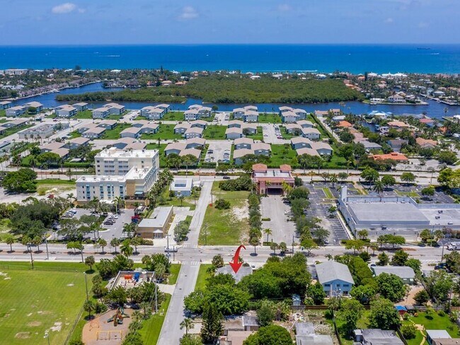 Building Photo - 701 SE 4th St