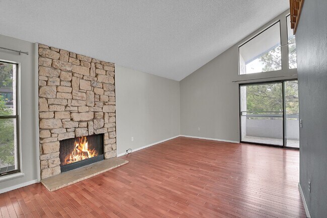 Building Photo - $1,900.00 - 2 Bedroom, 1 Bathroom, Condo i...