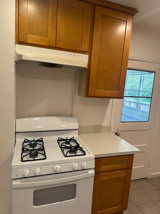 Building Photo - Spacious 2 bedroom in great San Leandro neighborhood