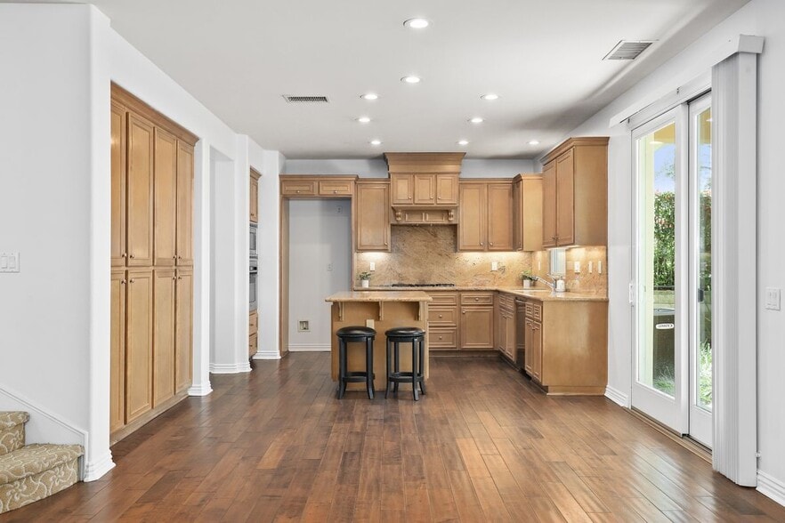Building Photo - 4659 Cielo Cir