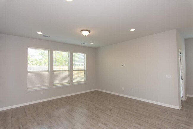 Building Photo - 100 Flat Creek Ct