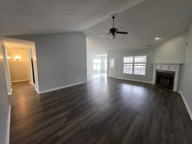 Building Photo - 104 Londonberry Ln