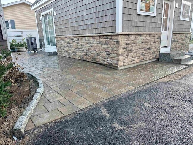 Building Photo - 28 Emerald Ave