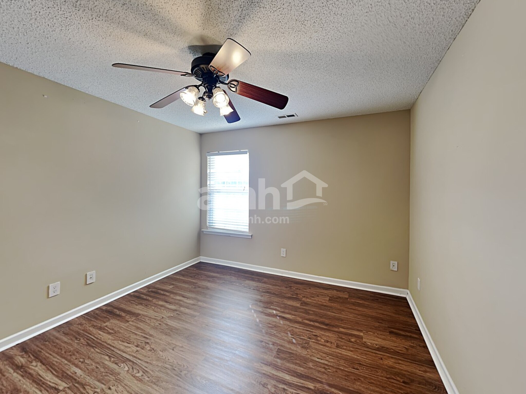 Building Photo - 8836 Laurel Run Dr