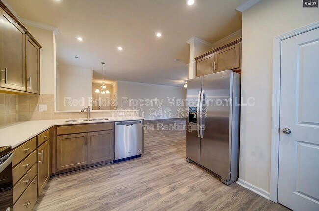 Building Photo - 7015 Thornrose Dr