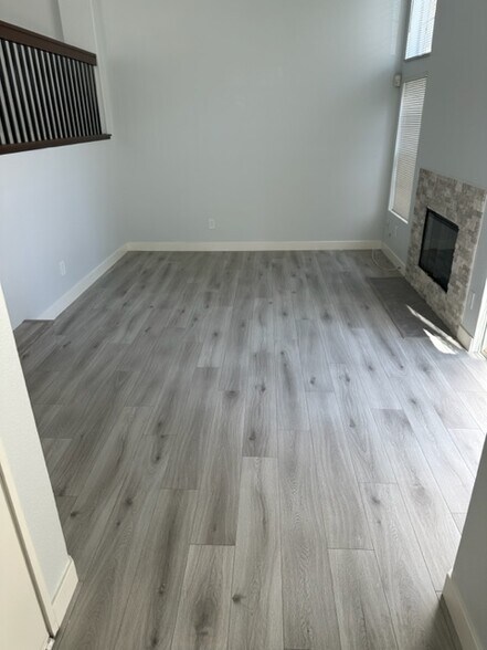 Building Photo - 10266 Wateridge Cir