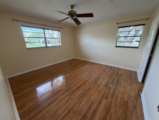 Building Photo - Indialantic 2 Bedroom Home with 2 car garage!