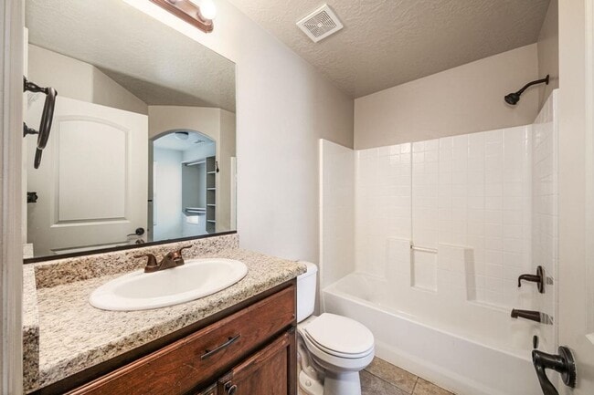 Building Photo - Beautiful Fossil Hills END UNIT!!