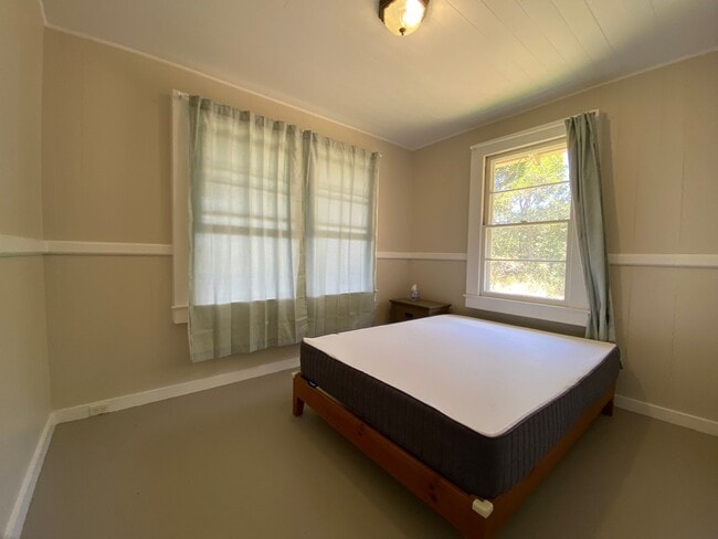 Building Photo - Furnished Plantation Home with 3 Bedrooms, 2 Bath large enclosed porch on almost 2 acres with oce...